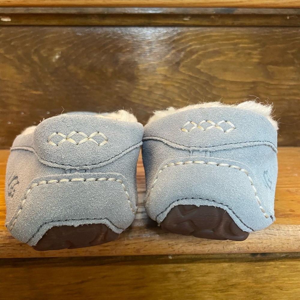 UGG Women’s Gray Suede Slippers - Picture 4 of 7